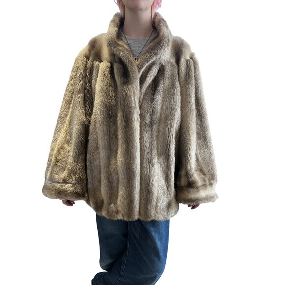 Vintage 1970/80s Faux Mink Short Coat W/ Dolman Sleeves & Pleated Yoke Side Pock - Picture 3 of 16